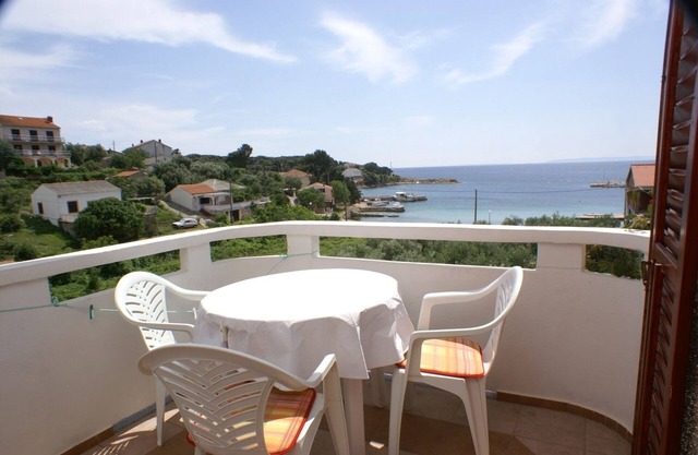 One bedroom apartment with terrace and sea view Jakišnica, Pag (A-4160-a)