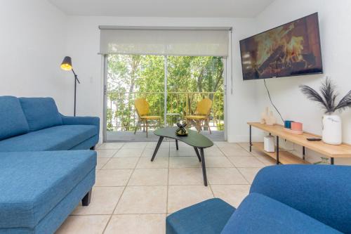 One Bedroom Apartment - with Parking & Balcony - Heart of Wynwood