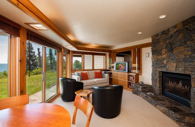 One bedroom condo with panoramic views of Lake Superior.