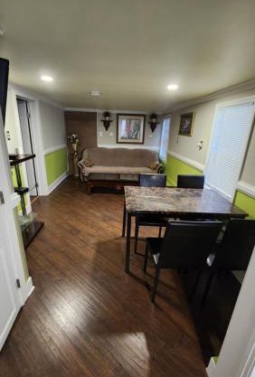One Bedroom Few Blocks From The Beach And Tropicana Casino