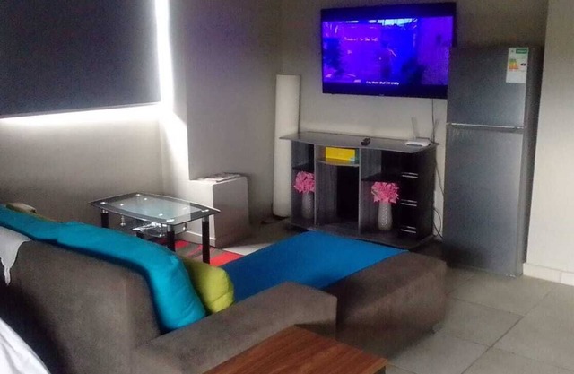 One Bedroom Unit In Central Rosebank