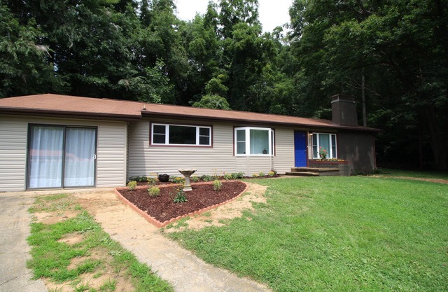 One Block from Lake Junaluska!