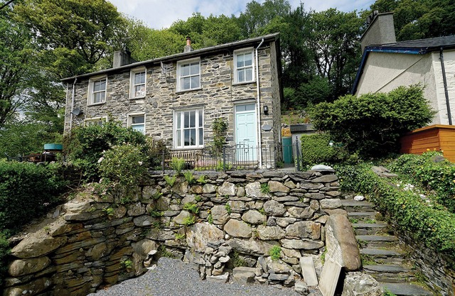 One Bron Derw - Two Bedroom Cottage, Sleeps 4