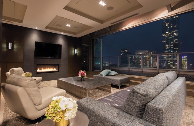 One King West Hotel & Residence