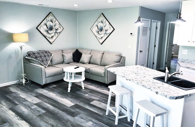 One level condo/King bed, WiFi- sleeps 4