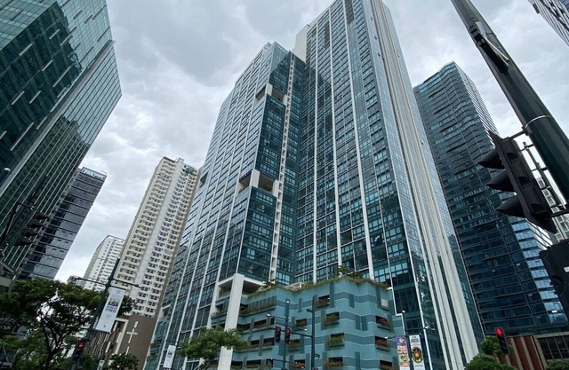 One Uptown Residence Near St Lukes