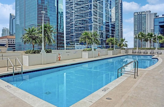 OneLuxStay in the Heart of Brickell
