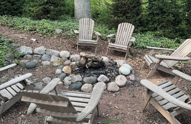 Open Floorplan Lake House just 2 min. walk to Lake Geneva