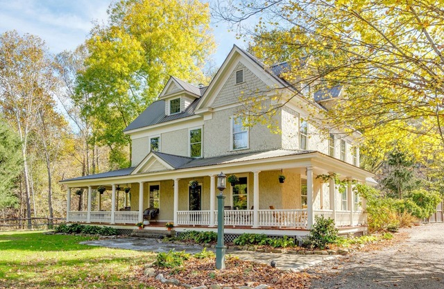 Open! Make Sweet Memories,Well Appointed Farmhouse