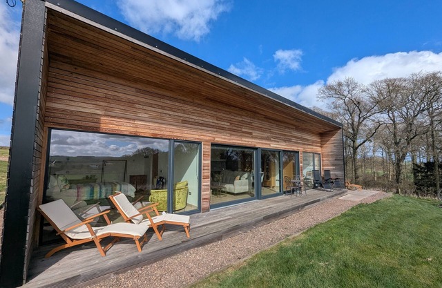 Orchard Hideaway - Two Bedroom House, Sleeps 4