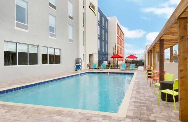 ORLANDO ESCAPE! FREE BREAKFAST, POOL, BBQ