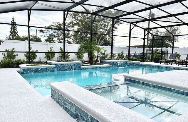Orlando Vacation Rental Heated Pool & Spa 5 BR 3 BA Near Space, Nature, Disney