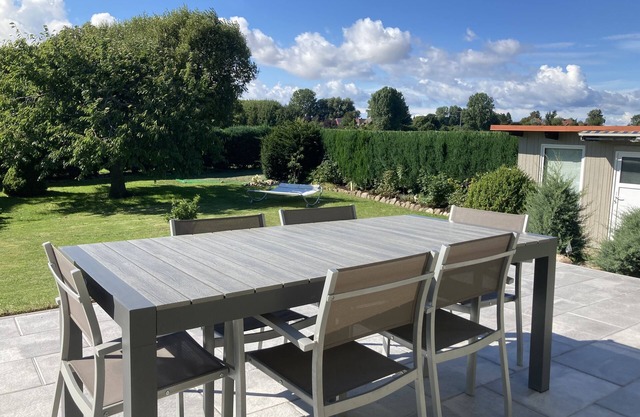 Ostsee Ferienwohnung 100qm bis 6 Pers., 1.000 qm Eingezäunter Garten