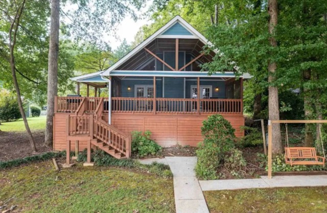 Our Happy Place with a view on Lake Sinclair
