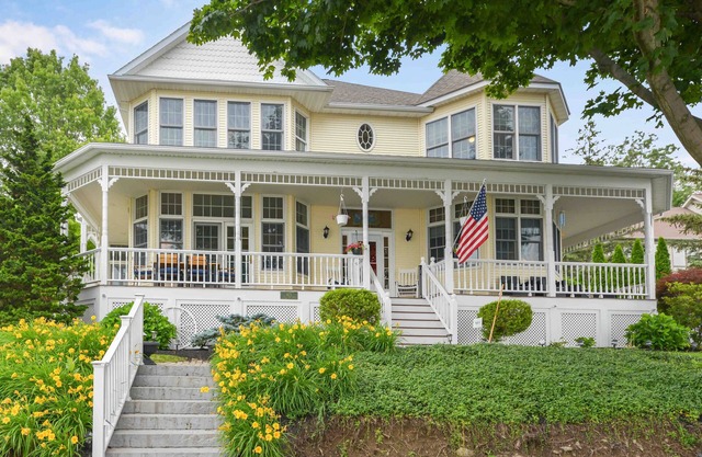 Our Happy Retreat: "Finger Lakes Reunions on Keuka Lake! Pet Friendly + Hot Tub!"