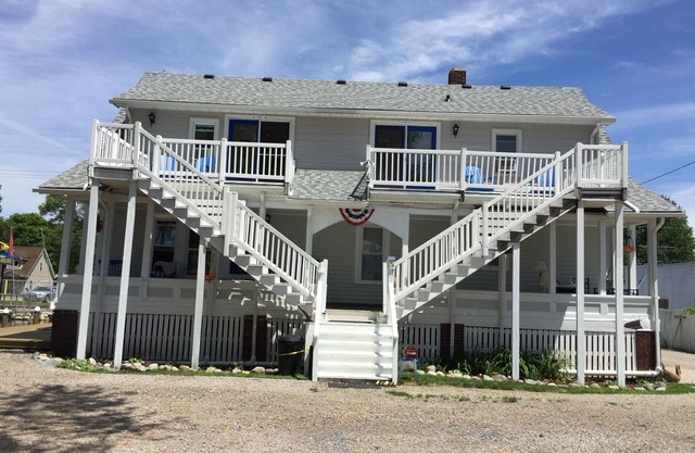 Our Port Cabin is clean & comfy & comes with boat slip & trailer parking!