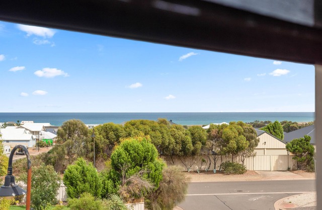 Out Look ~ Sellicks Beach - Sumptuous Seaside Abode