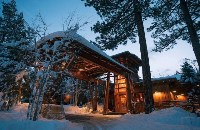 Outdoor Adventure Haven: Heated Hot Tub & Sauna at Cozy Mountain Stay