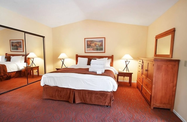 Outdoor Getaway! Three Classy Units, Pool, Close to Guy B. Woodward Museum