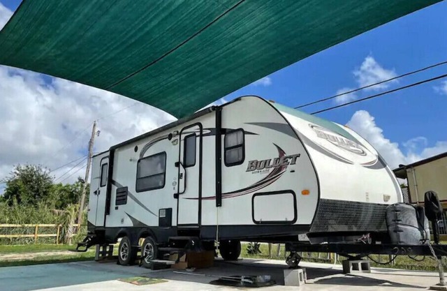 Outdoors Fun! Big lot! Clean Updated RV, A/C