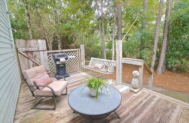 Outdoorsy cottage in Fairhope, AL; pet friendly; conveniently located