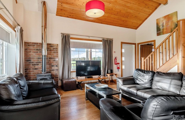 Outstanding, spacious and contemporary two storey lodge.