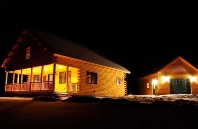 Owl's Nest- Beautiful, spacious log home, sleeps up to 8, pet friendly