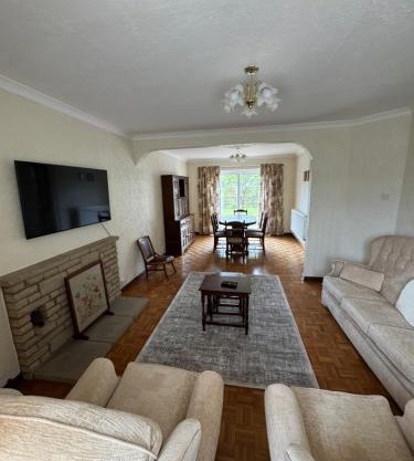 Oxford 3 Bedroom Detached House, with Large Garden and Private Parking