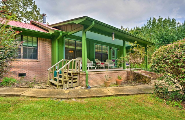 Oxford Home with Hot Tub, 10 Mi to Ole Miss