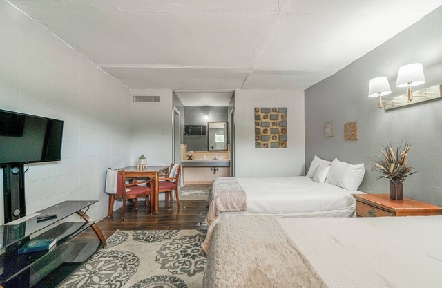 OYO Holiday Capri Motel & Rv Park