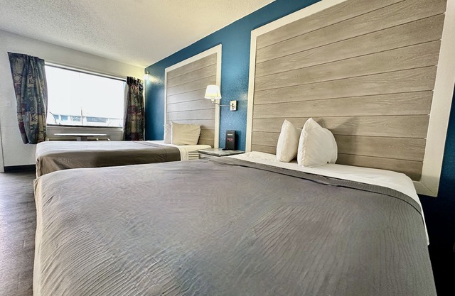 Ozark Inn & Suites