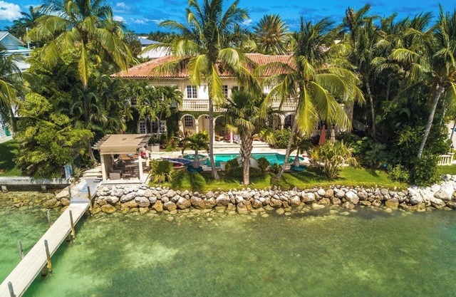 P05 - 5 bedroom Ocean Front home with Private pool and deep water dockage.