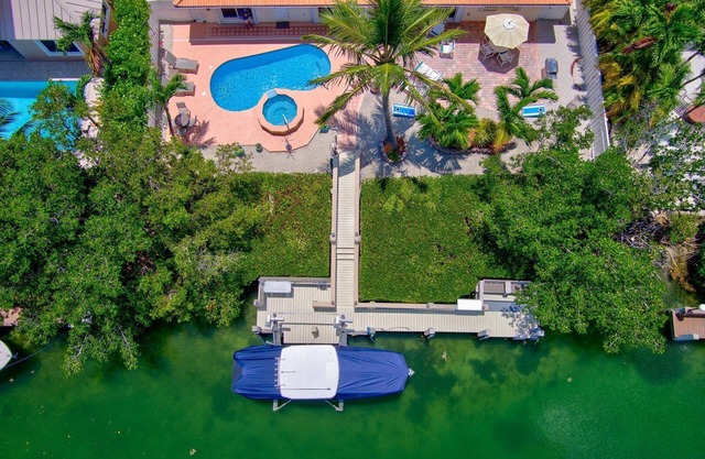 P13 - 3 Bedroom Home with Private Pool