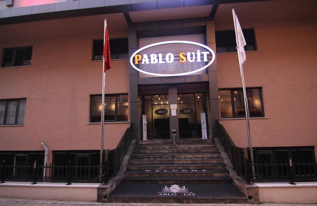 PABLO SUIT AVCILAR