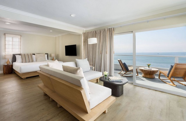 Pacific Edge Oceanfront Hotel