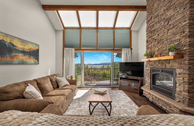 Paddle & Pine - Lake Views & Private Dock Access