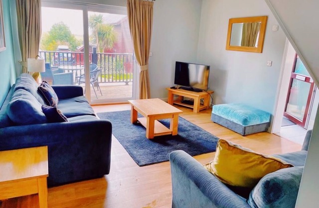 Padstow Lodge sleeps 4/5 with Hot Tub Terrace