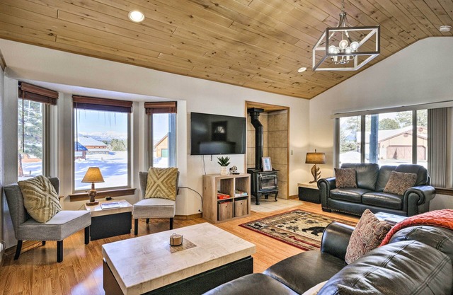 Pagosa Springs Vacation Rental: Deck, Views!