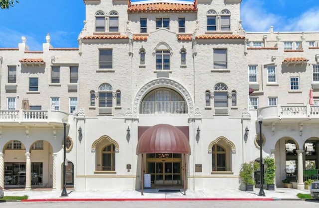 PALM BEACH ISLAND Town- 2BEDS 2 BATHS POOL,BEACH,FRONT DESK24/7 PALM BEACH HOTEL