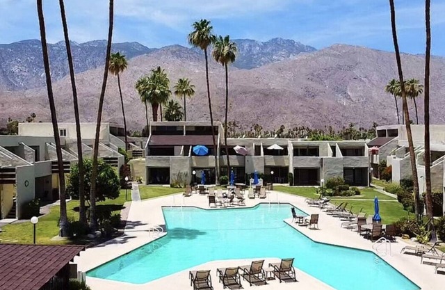 Palm Spring Stunning 1-bedroom Condo with pool, tennis courts, pickle ball