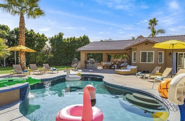 Palm Springs Modern Retreat - Ultimate Entertainment Escape: Pool, Spa & Game Room in Palm Springs