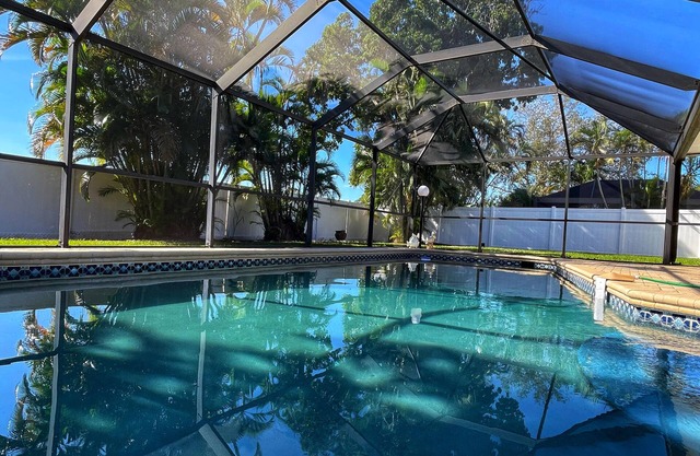 Palms, Your Florida Retreat, Private Heated Pool
