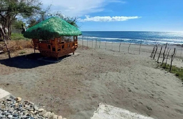 Pancho Villa Roomy 2 bedroom house large enclosed yard 3 min from Robinson Mall!
