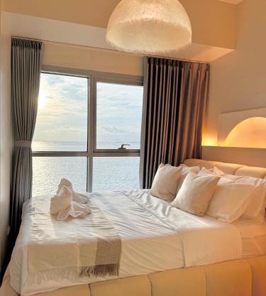 Panoramic Seaview 2BR Near Airport Facing the Bay - 7g