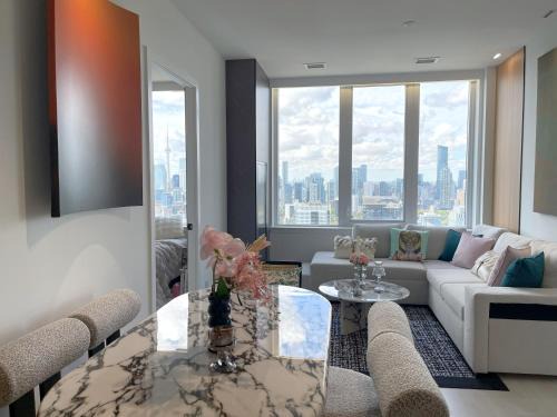 Panoramic Skyline 2bedrooms Penthouse Suites CN Tower Toronto INFIVILLA