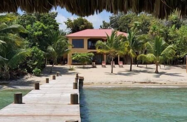 Paradise Beach Belize Suite A (Upstairs)