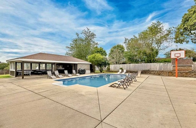 Paradise Pavilion: Grill, Picnic & Play by Pool !
