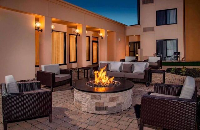 Paradocx Vineyard Tour! Comfortable Unit with Sofa Bed! Pets Are Welcome! Pool!