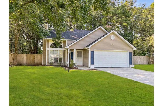 Paramour: huge yard home with ground floor bedroom 25 min to Charleston