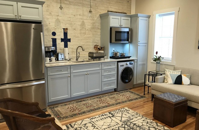 PARK and WALK - Mayberry & Main - 'The Main Suite' - New Construction